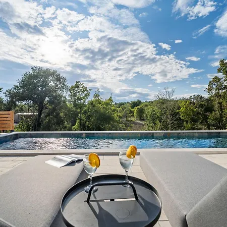 Sunset - Nature And Private Pool Дом отдыха