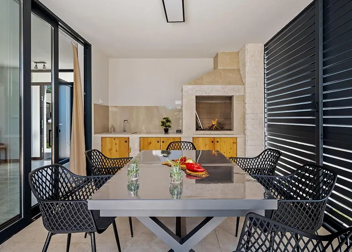 Sunset - Nature And Private Pool By 22estates